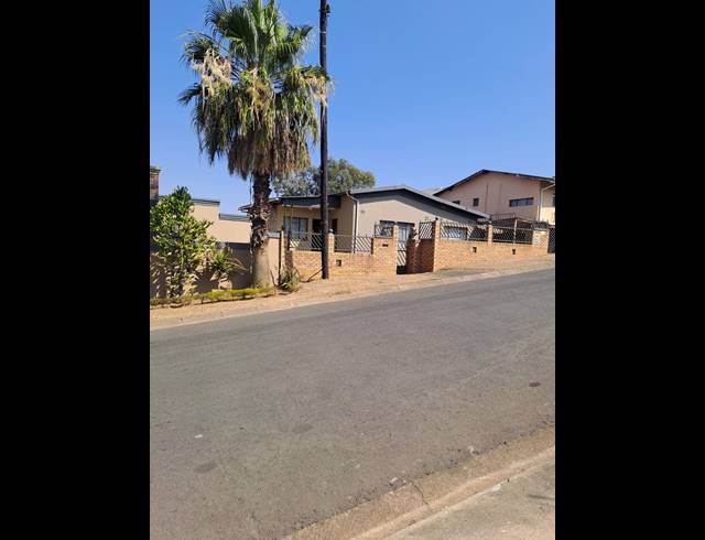 5 BEDROOM FREEHOLD FOR SALE IN NEWHOLME